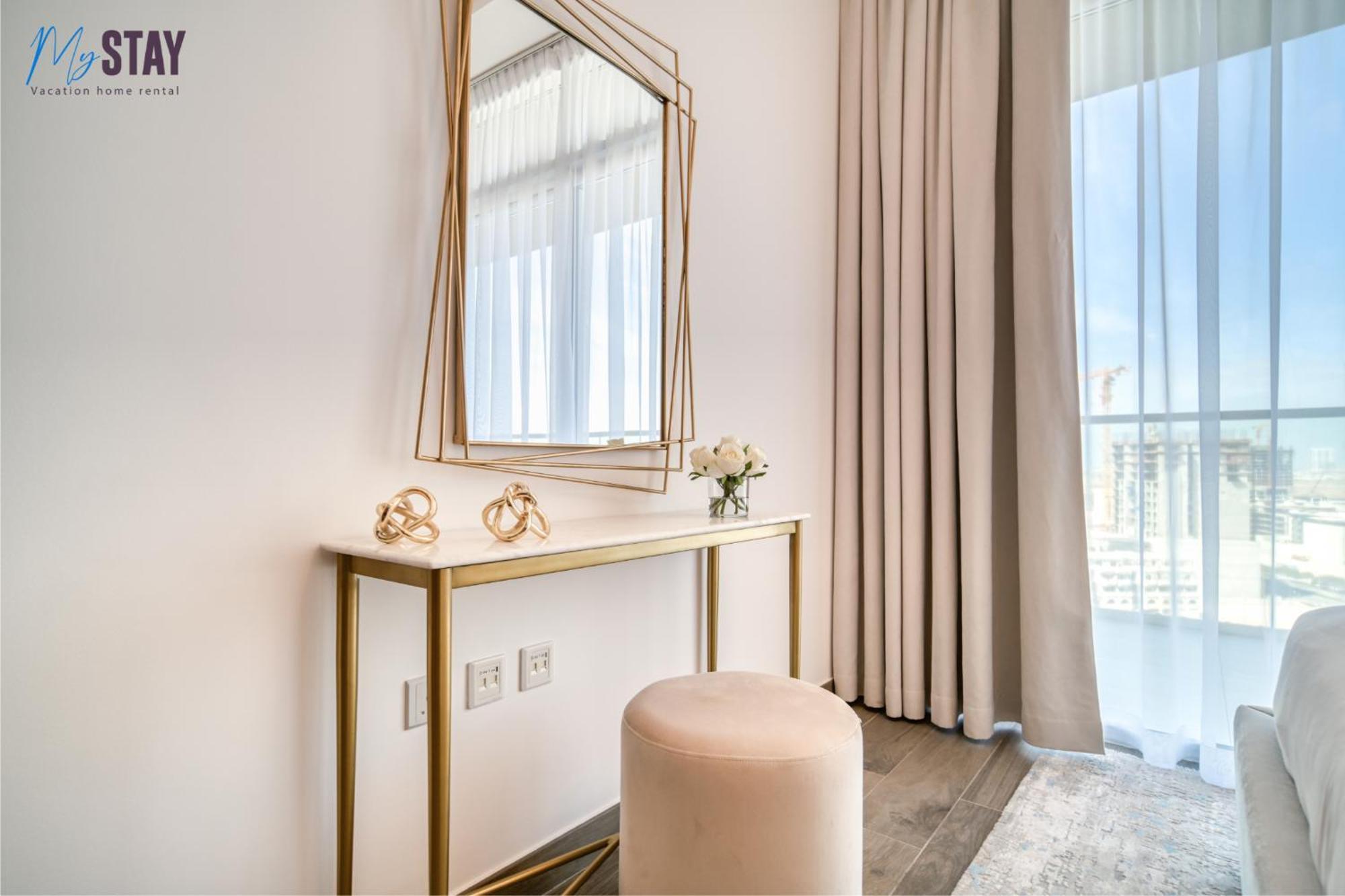 Luxurious Two-bedroom Apartment *