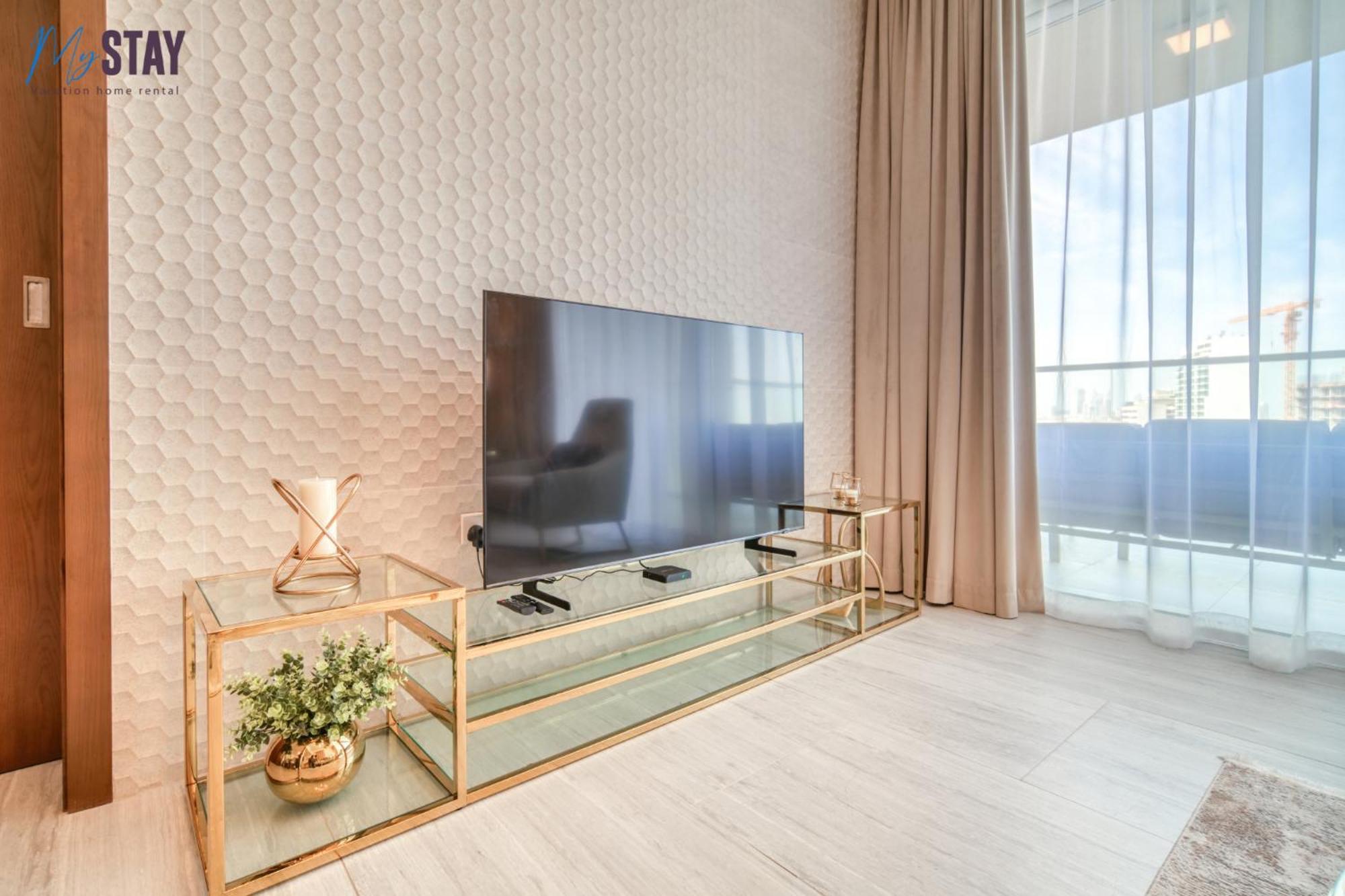 Luxurious Two-bedroom Apartment *